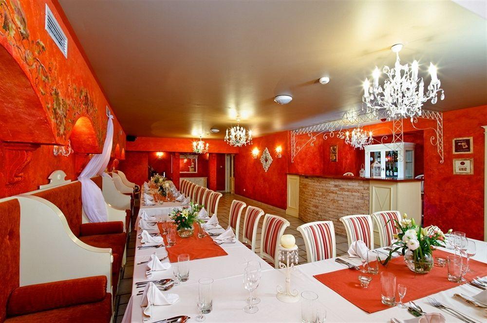 Villa Estera - Hotel & Restauracja Michałowice Eksteriør billede