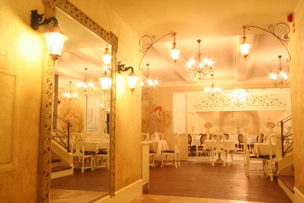 Villa Estera - Hotel & Restauracja Michałowice Eksteriør billede