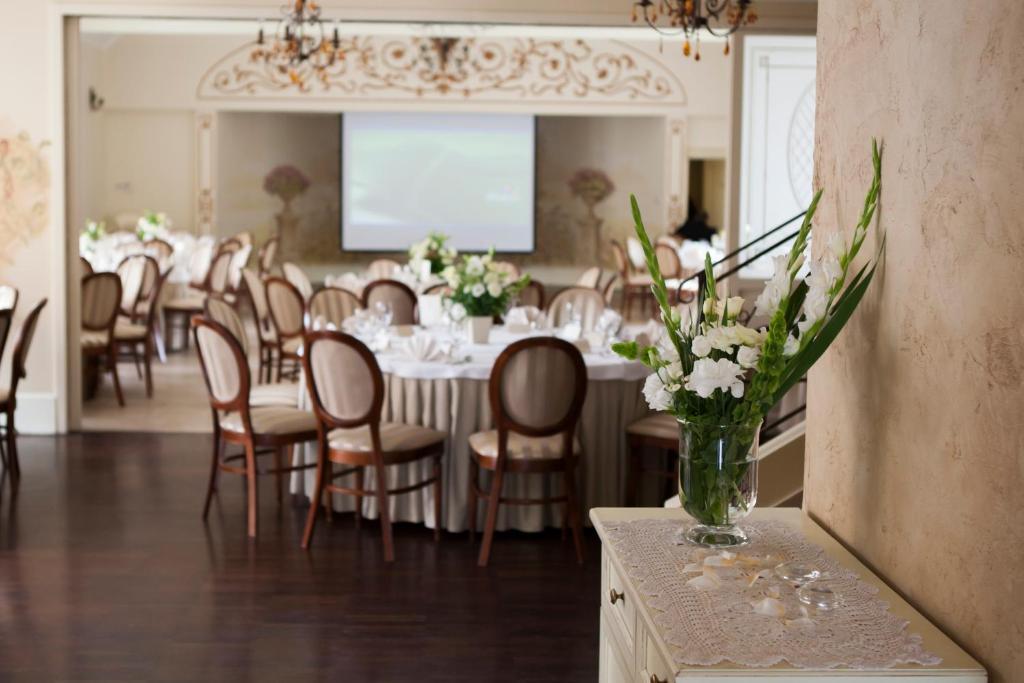 Villa Estera - Hotel & Restauracja Michałowice Eksteriør billede