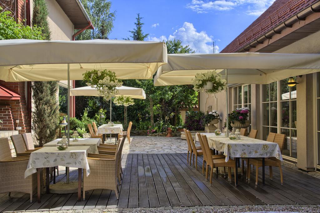 Villa Estera - Hotel & Restauracja Michałowice Eksteriør billede