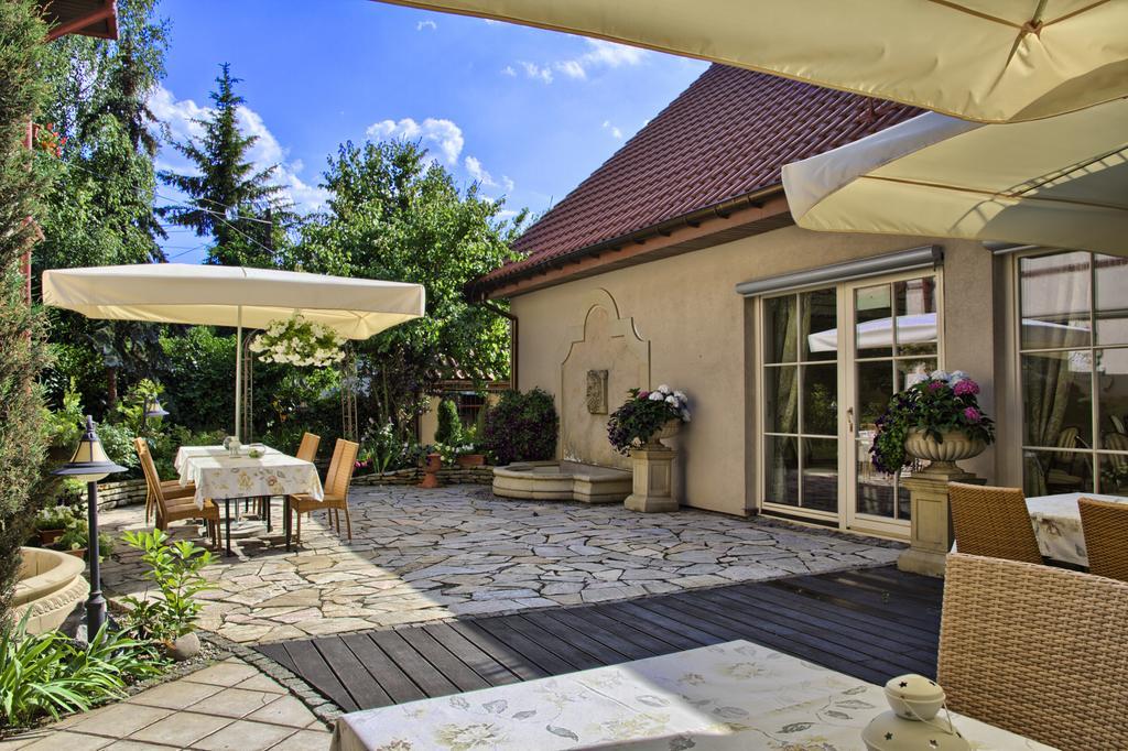 Villa Estera - Hotel & Restauracja Michałowice Eksteriør billede