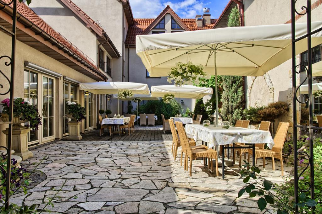 Villa Estera - Hotel & Restauracja Michałowice Eksteriør billede