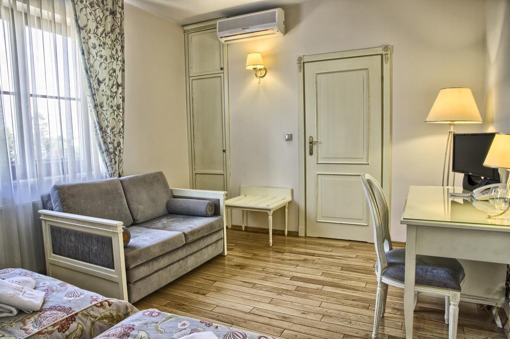 Villa Estera - Hotel & Restauracja Michałowice Eksteriør billede