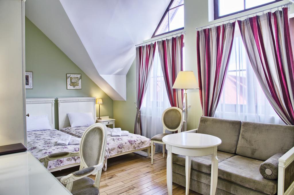 Villa Estera - Hotel & Restauracja Michałowice Eksteriør billede