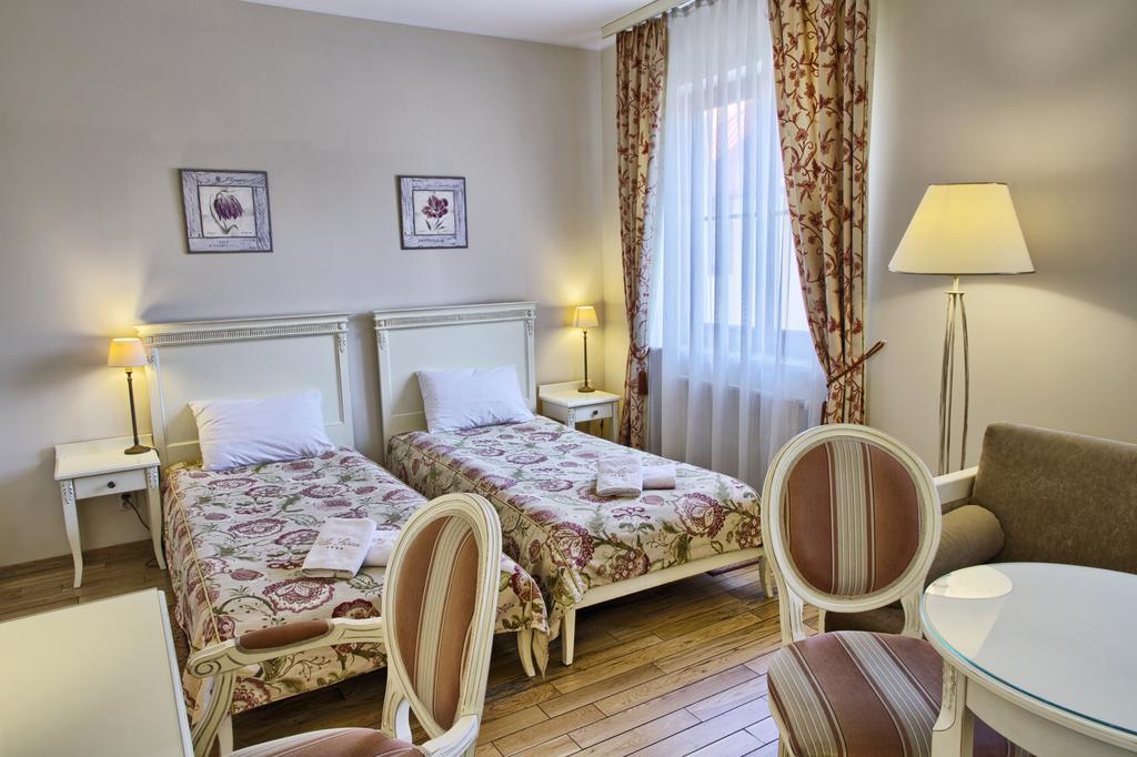 Villa Estera - Hotel & Restauracja Michałowice Eksteriør billede