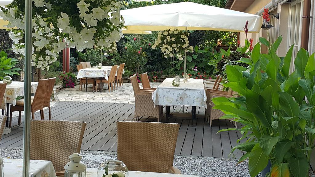 Villa Estera - Hotel & Restauracja Michałowice Eksteriør billede