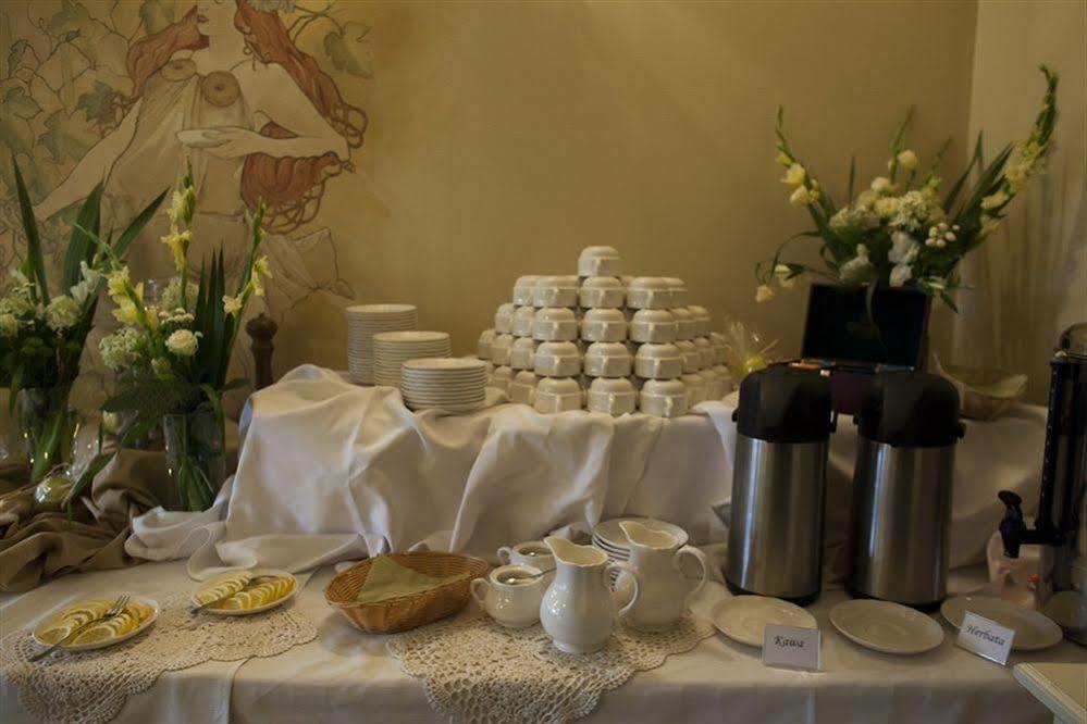 Villa Estera - Hotel & Restauracja Michałowice Eksteriør billede