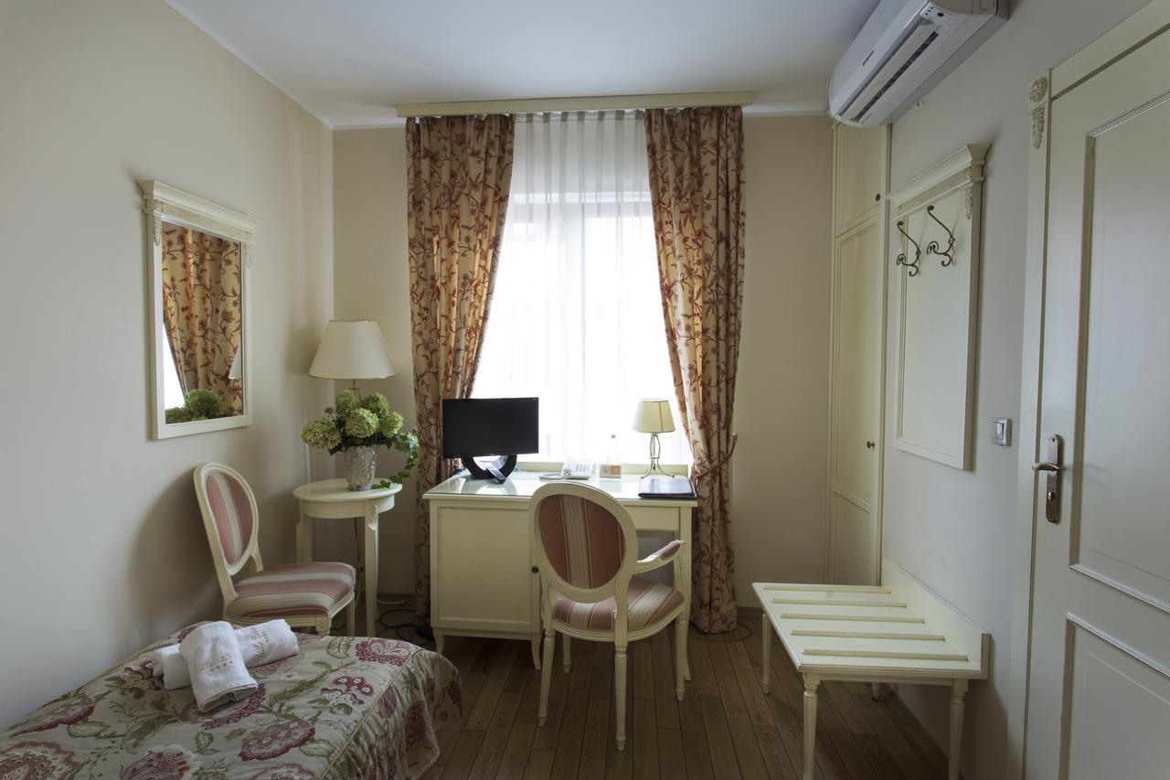 Villa Estera - Hotel & Restauracja Michałowice Eksteriør billede