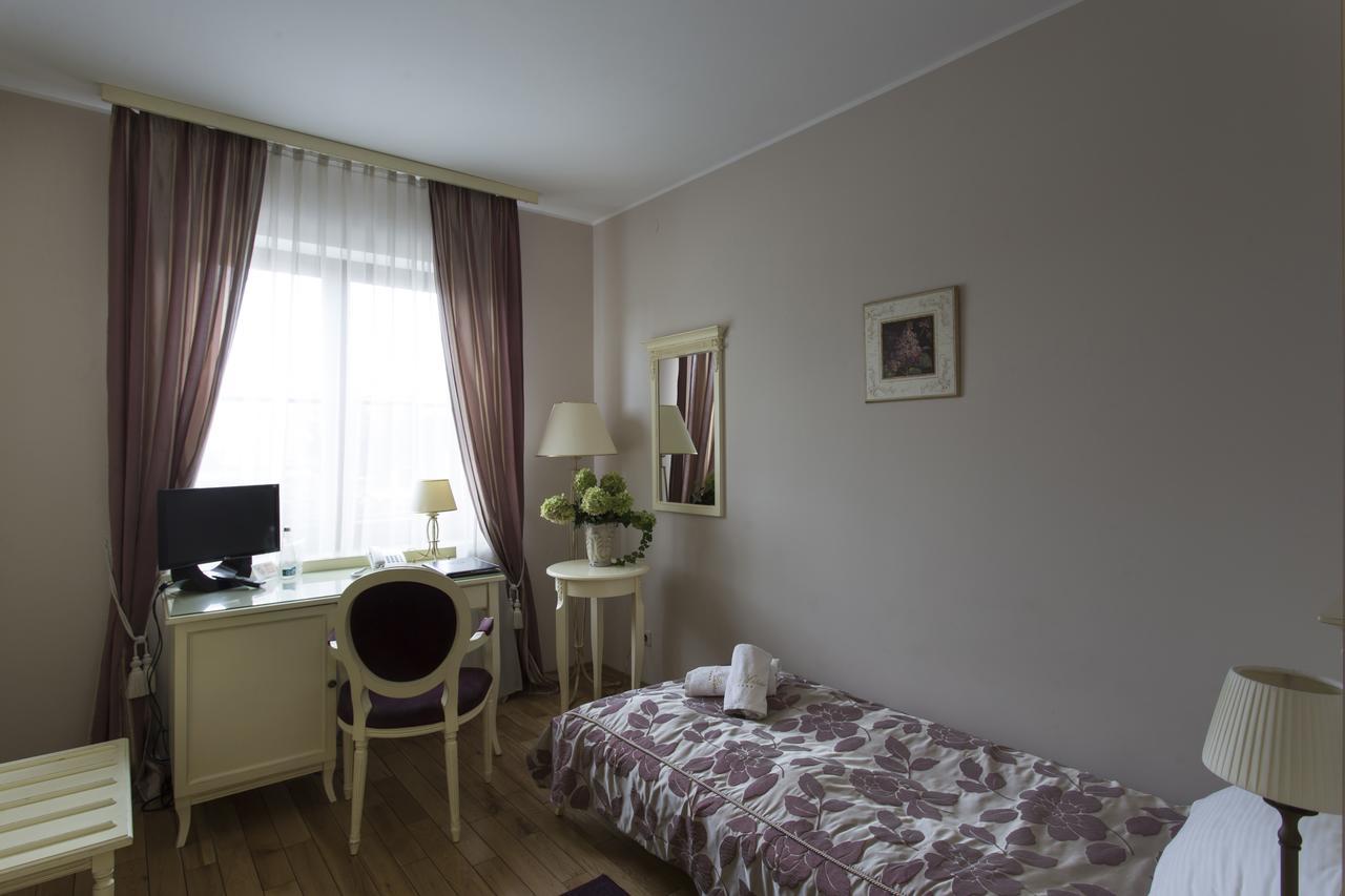 Villa Estera - Hotel & Restauracja Michałowice Eksteriør billede