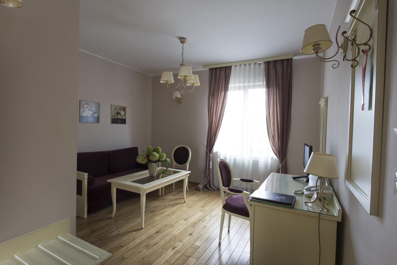 Villa Estera - Hotel & Restauracja Michałowice Eksteriør billede