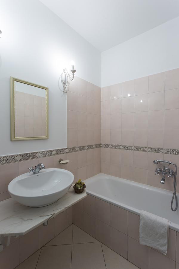 Villa Estera - Hotel & Restauracja Michałowice Eksteriør billede