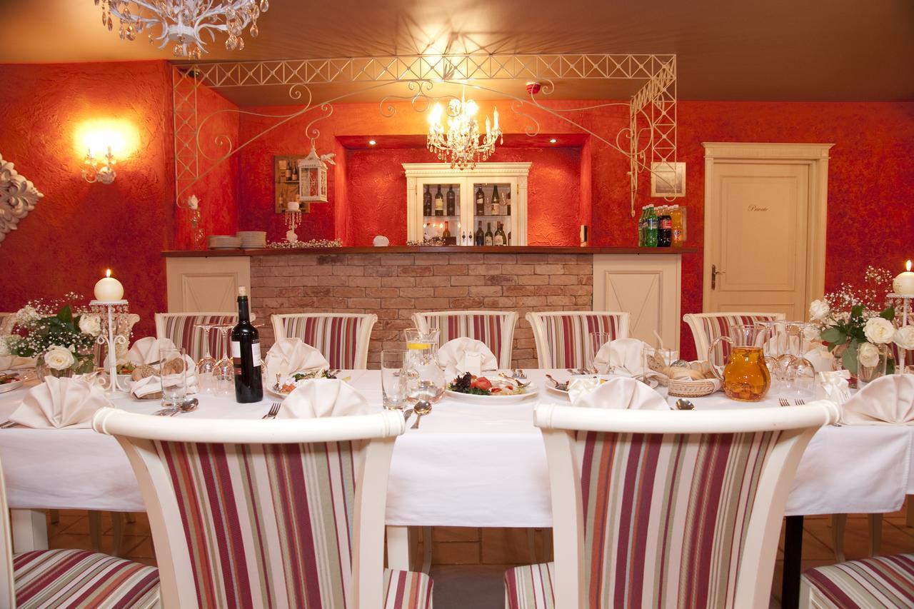 Villa Estera - Hotel & Restauracja Michałowice Eksteriør billede