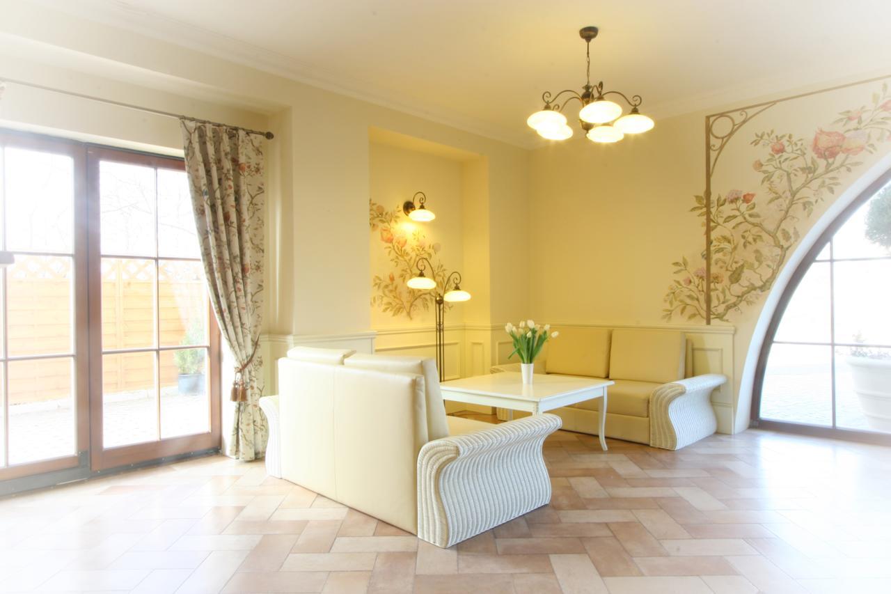 Villa Estera - Hotel & Restauracja Michałowice Eksteriør billede