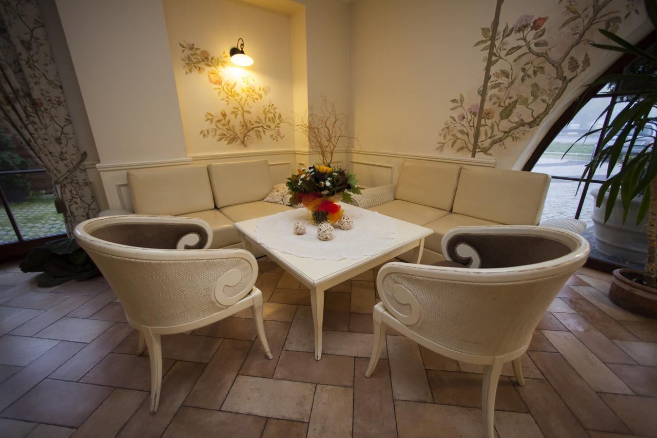 Villa Estera - Hotel & Restauracja Michałowice Eksteriør billede